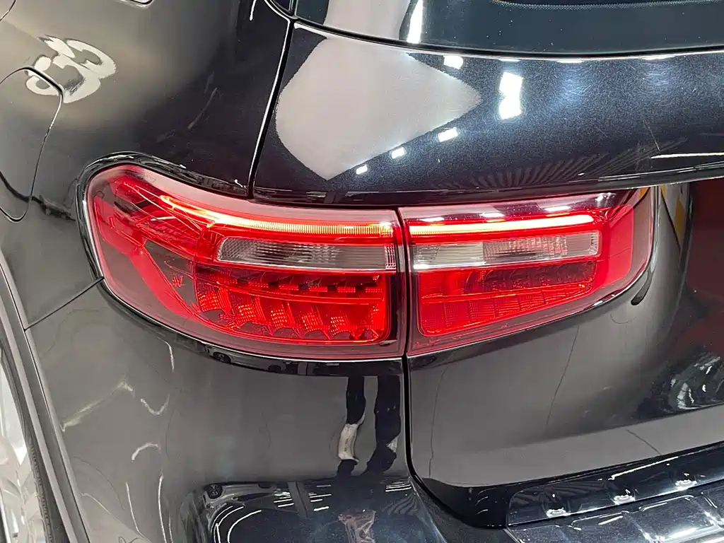 MERCEDES BENZ GLB 2021