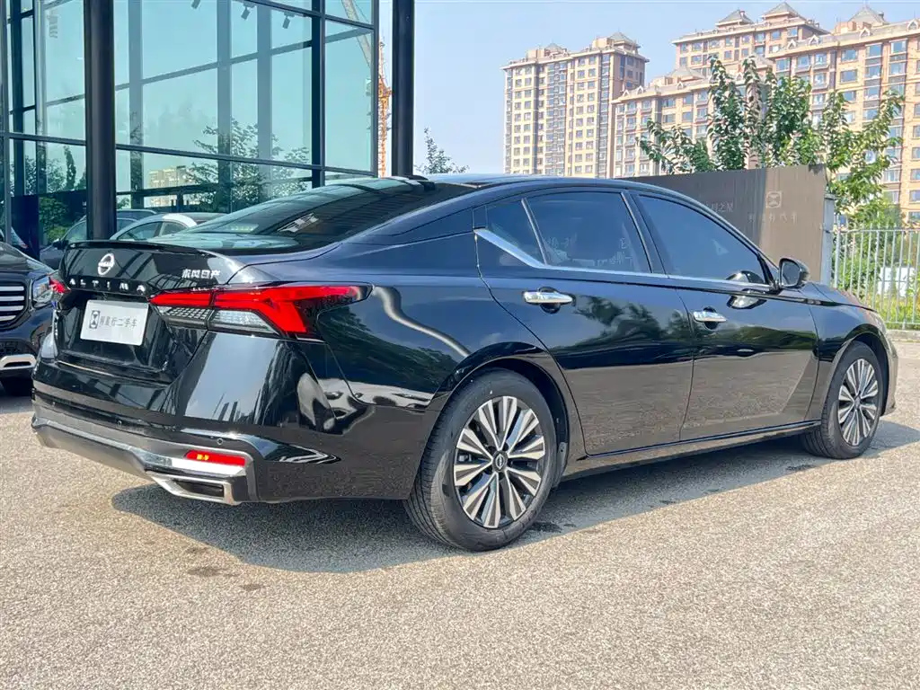 NISSAN TEANA 2024