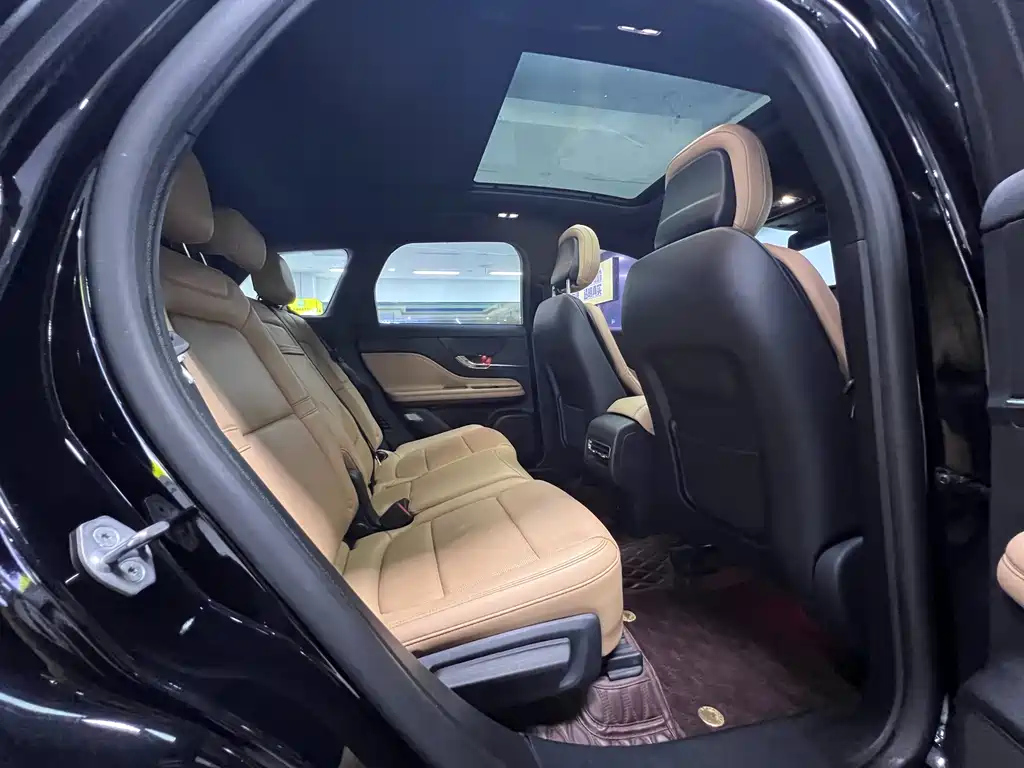 LINCOLN ADVENTURER 2021