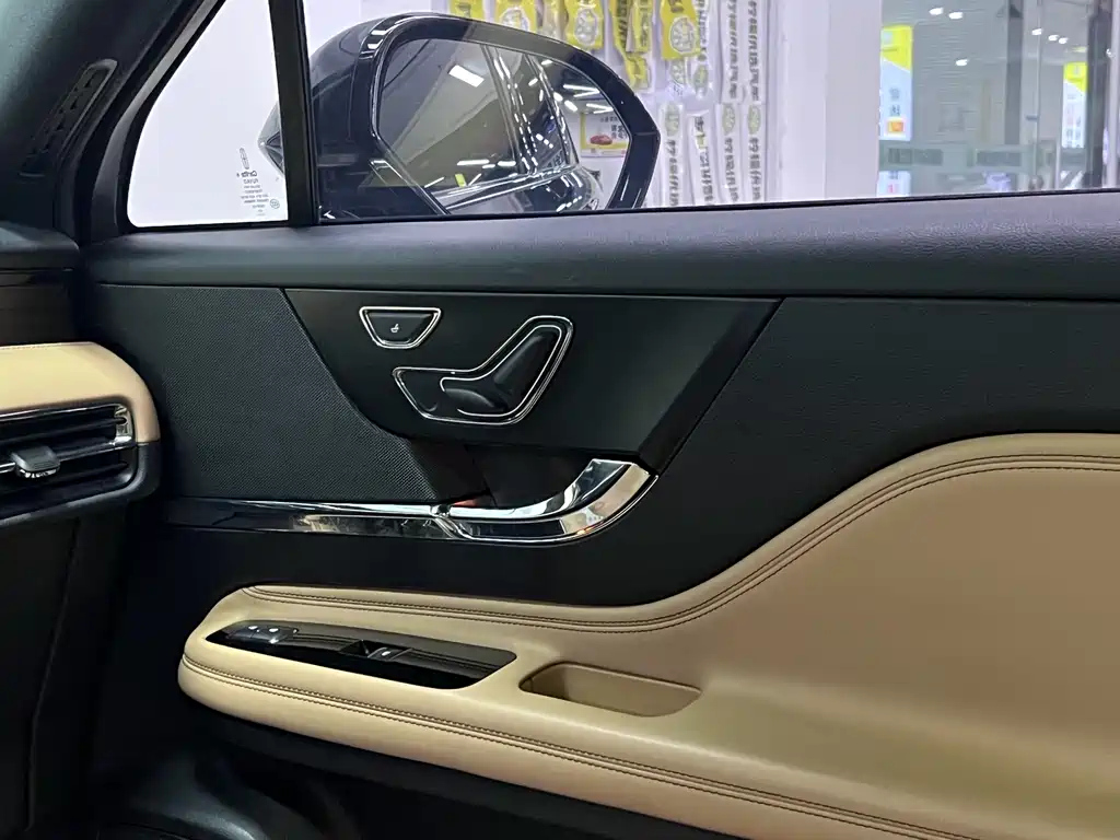 LINCOLN ADVENTURER 2021