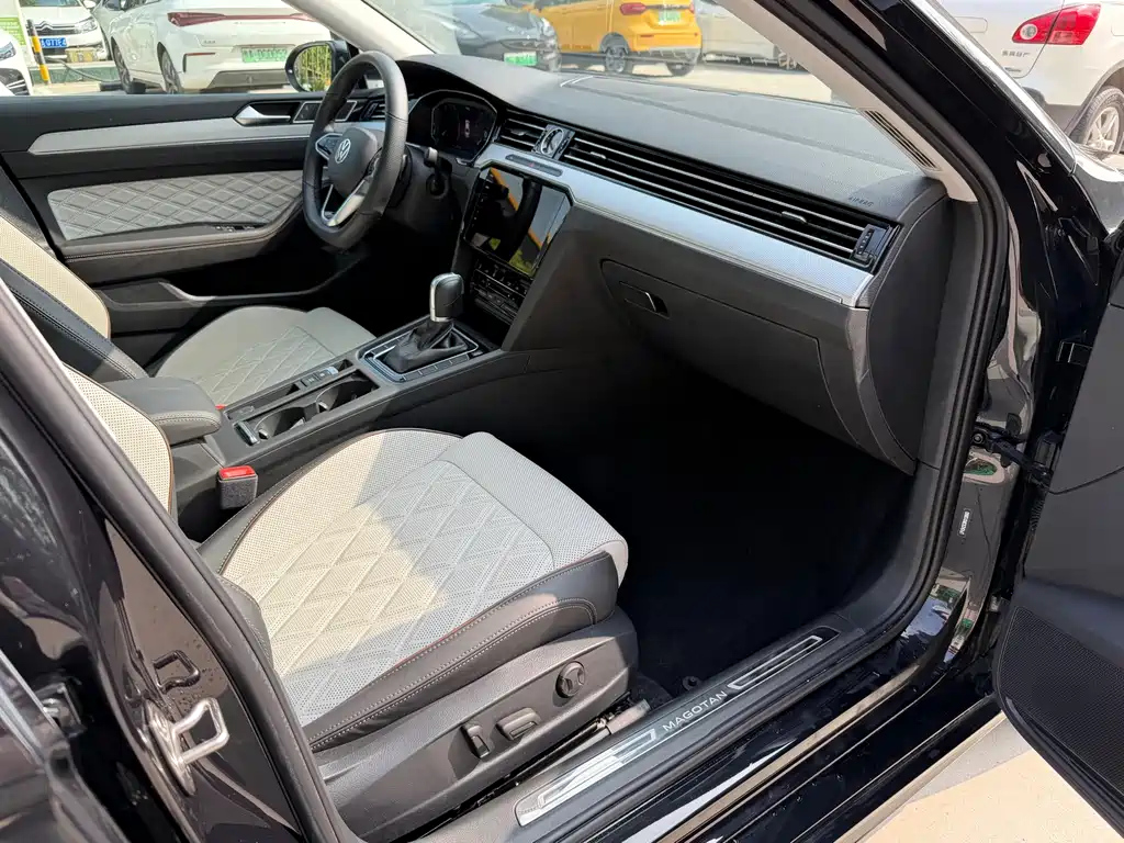 VOLKSWAGEN MAGOTAN 2023