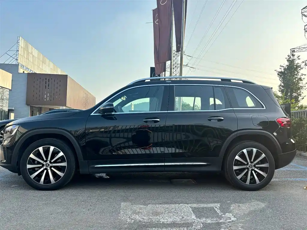 MERCEDES BENZ GLB 2025