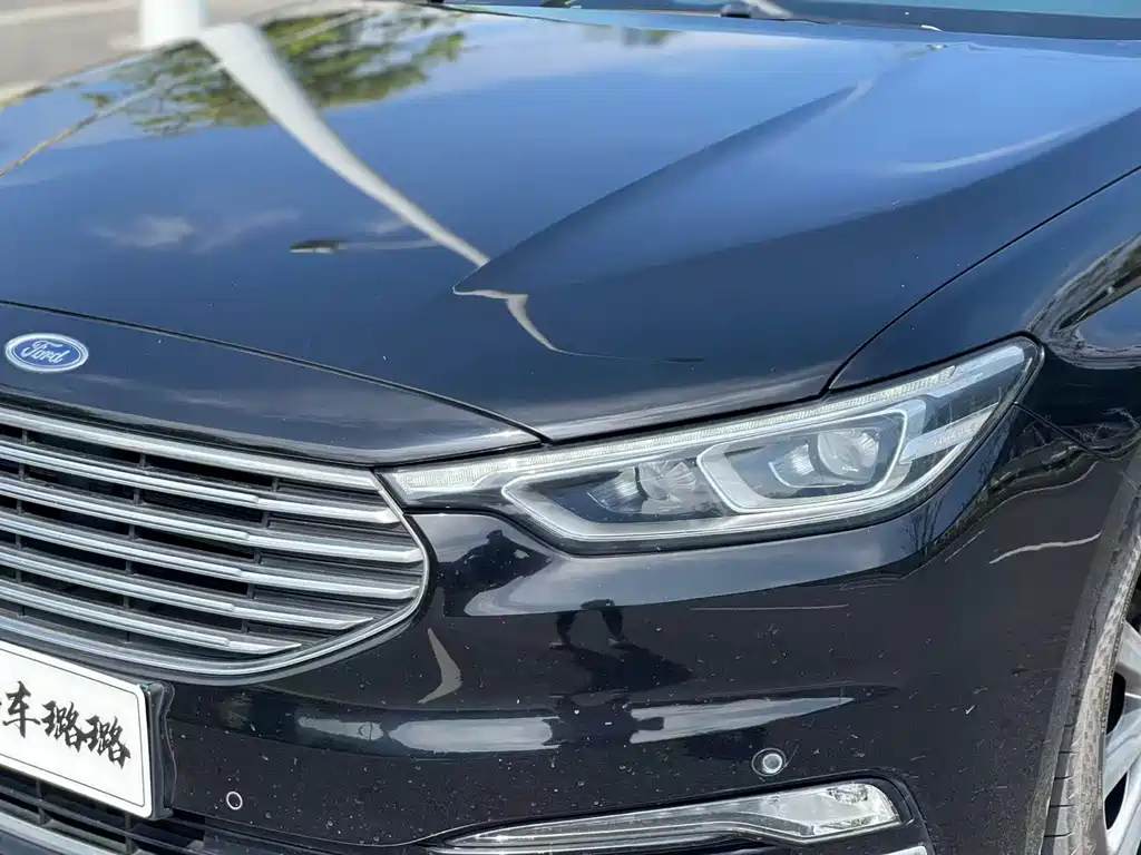 FORD TAURUS 2021