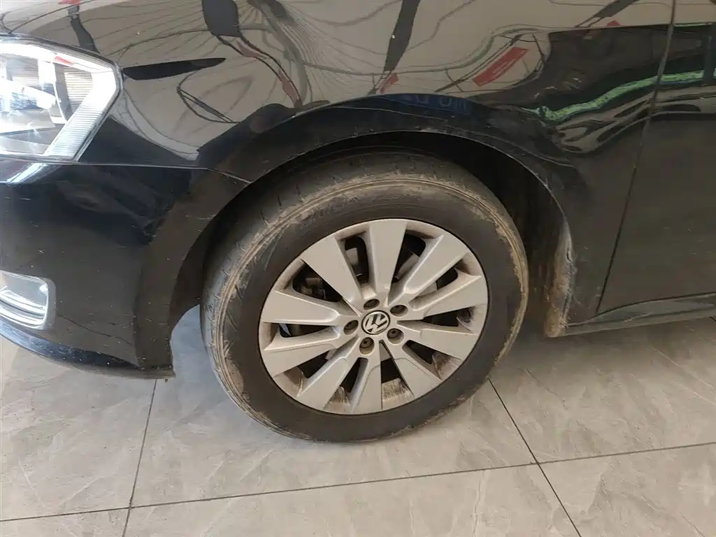 VOLKSWAGEN LAVIDA 2013
