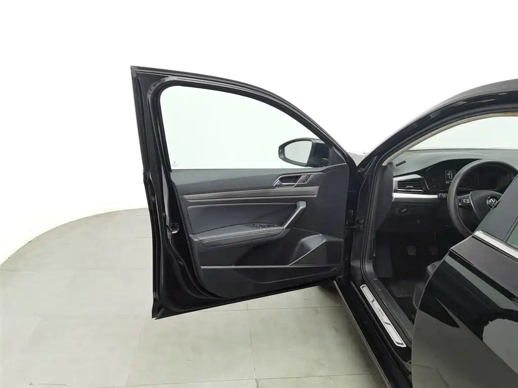 VOLKSWAGEN LAVIDA 2020