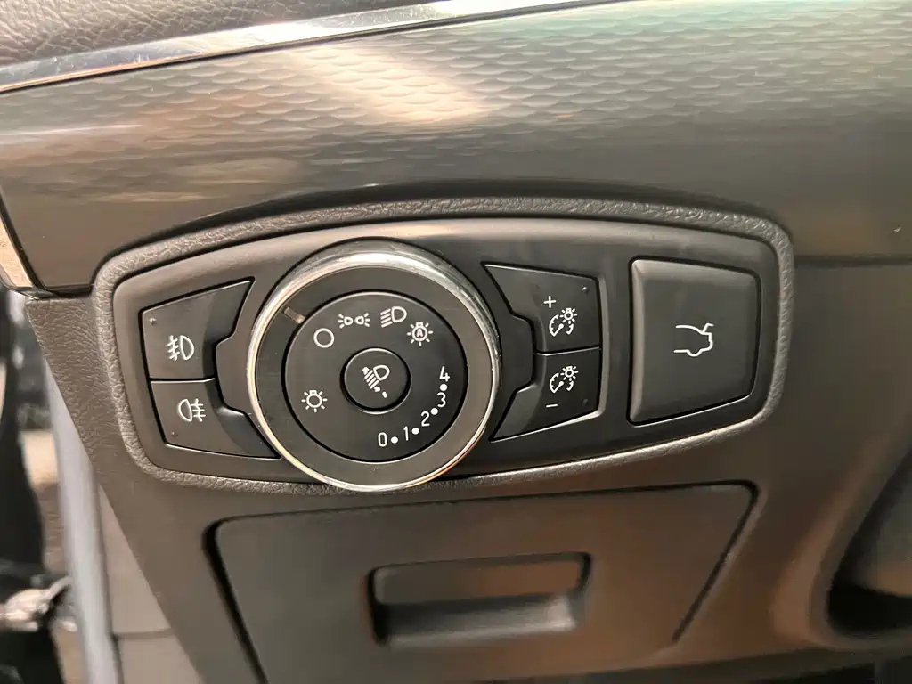 FORD TAURUS 2018