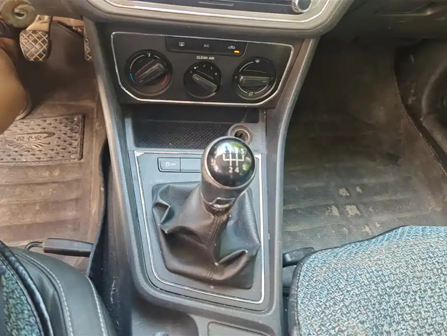 VOLKSWAGEN LAVIDA 2016