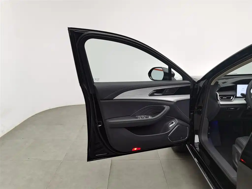 HONGQI H5 PHEV 2025