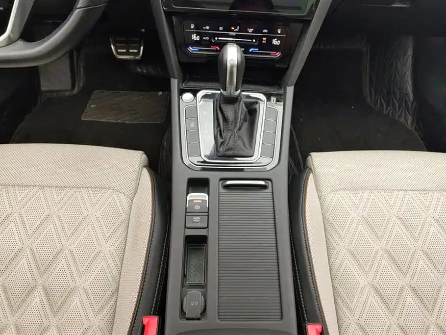 VOLKSWAGEN MAGOTAN 2023