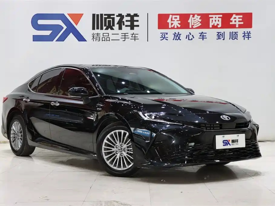 TOYOTA CAMRY 2025