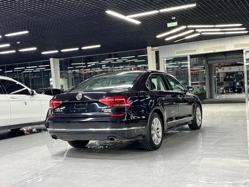VOLKSWAGEN PASSAT 2016