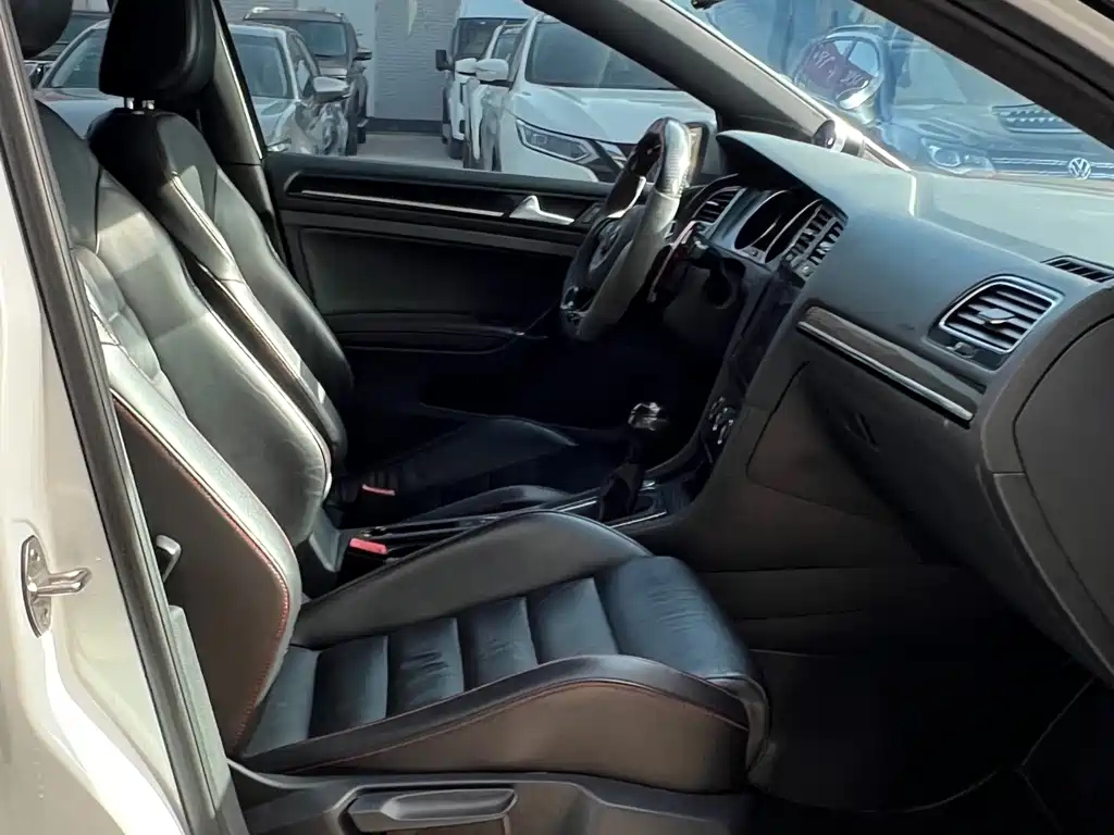 VOLKSWAGEN GOLF GTI 2016