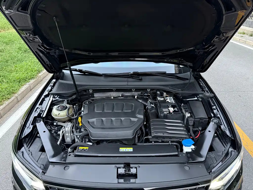 VOLKSWAGEN MAGOTAN 2023