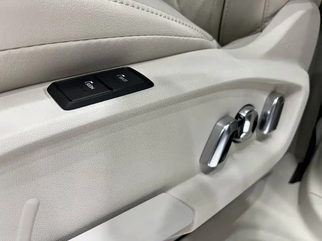 VOLKSWAGEN VILORAN 2023