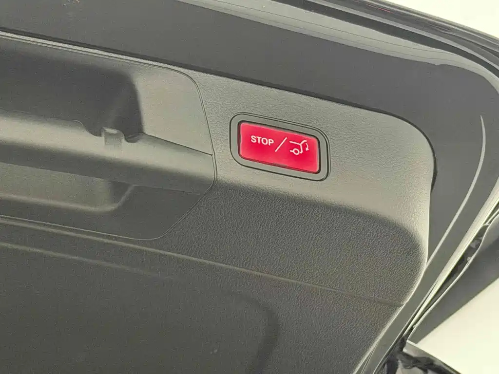 MERCEDES BENZ GLB 2025