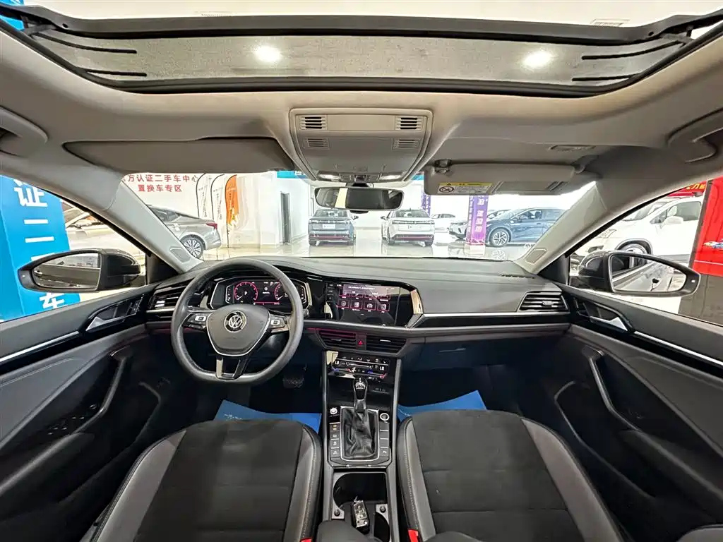VOLKSWAGEN SAGITAR 2022