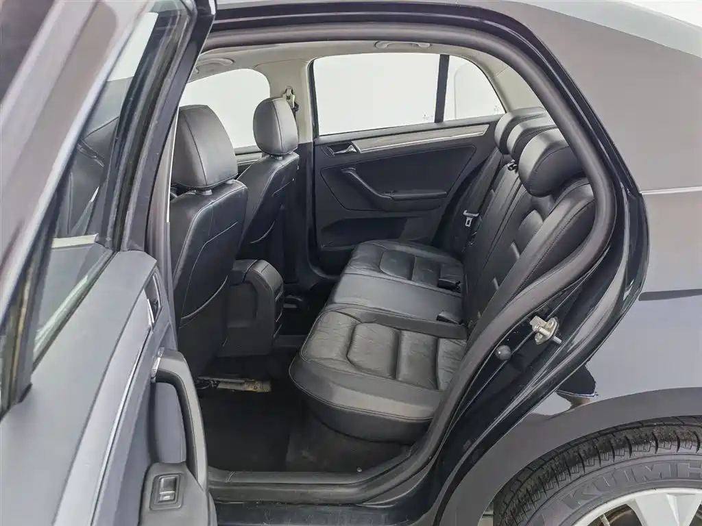 VOLKSWAGEN BORA 2013