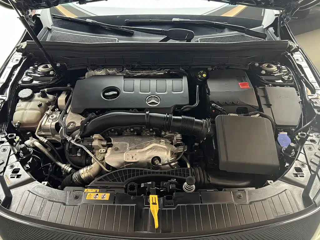 MERCEDES BENZ GLB 2023