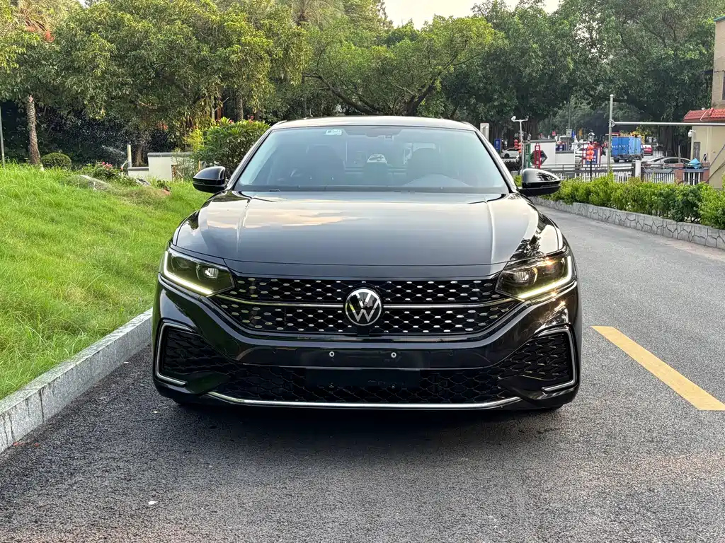 VOLKSWAGEN PASSAT 2022