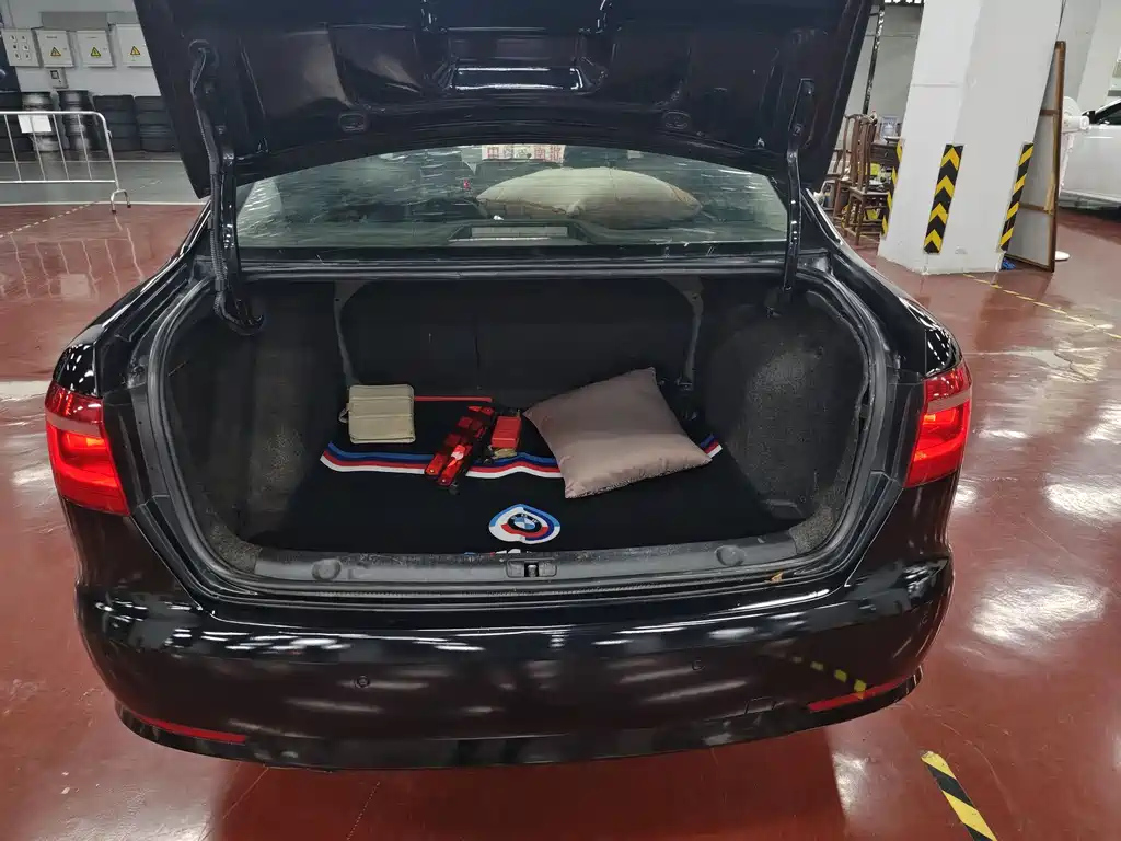 VOLKSWAGEN LAVIDA 2013
