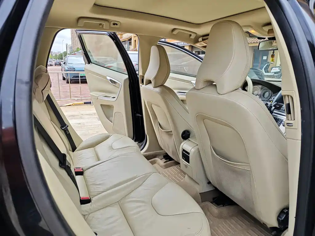 VOLVO XC60 IMPORT 2012