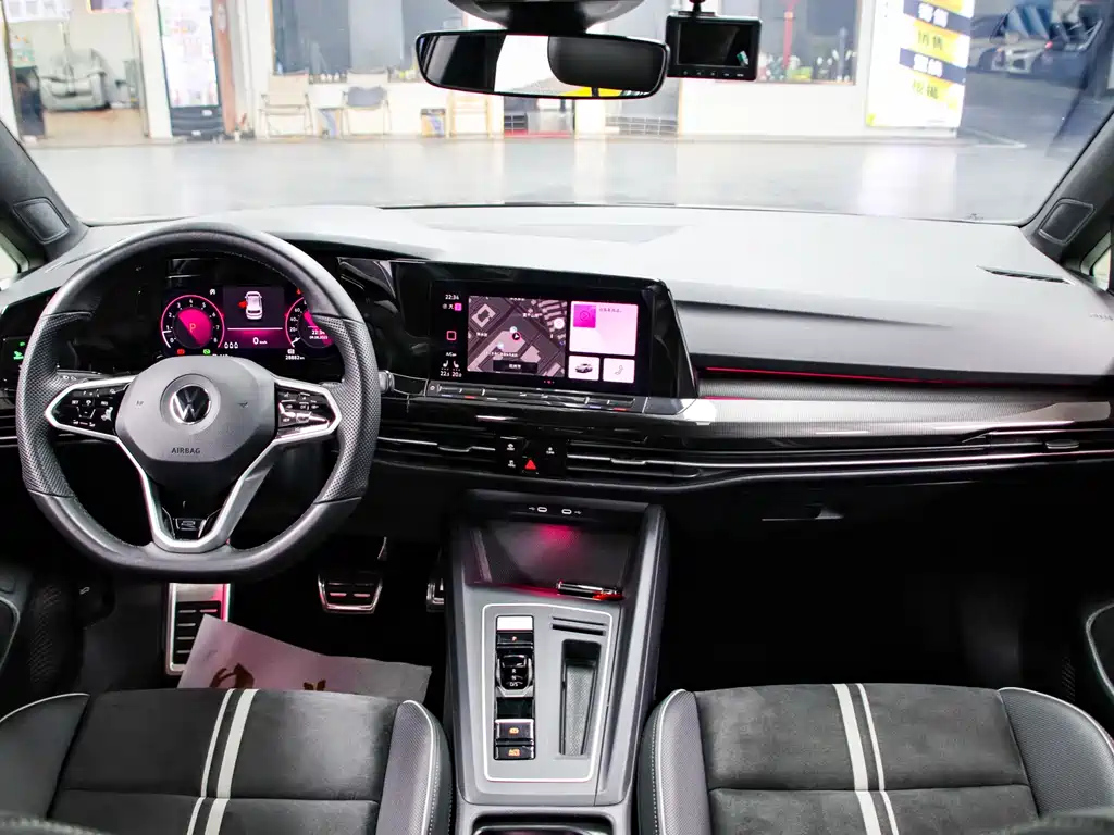 VOLKSWAGEN GOLF 2022