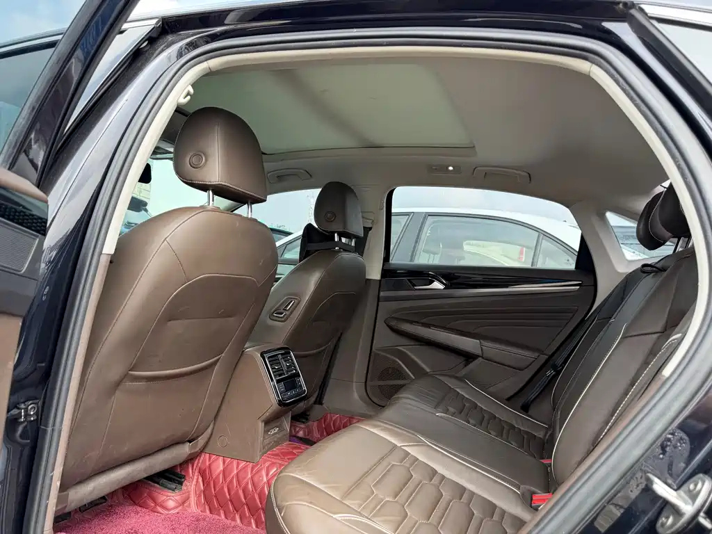 VOLKSWAGEN PASSAT 2019