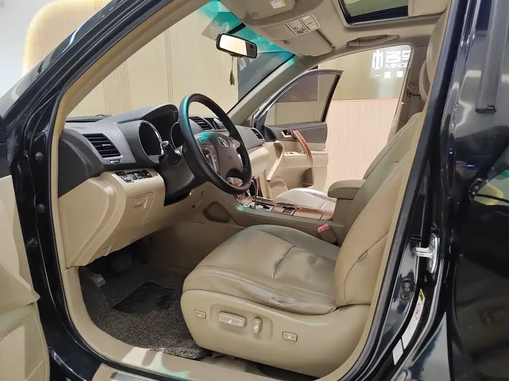 TOYOTA HIGHLANDER 2012