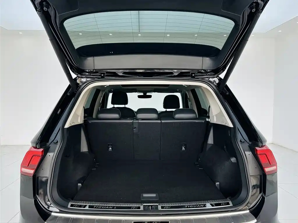 VOLKSWAGEN TIGUAN L 2021