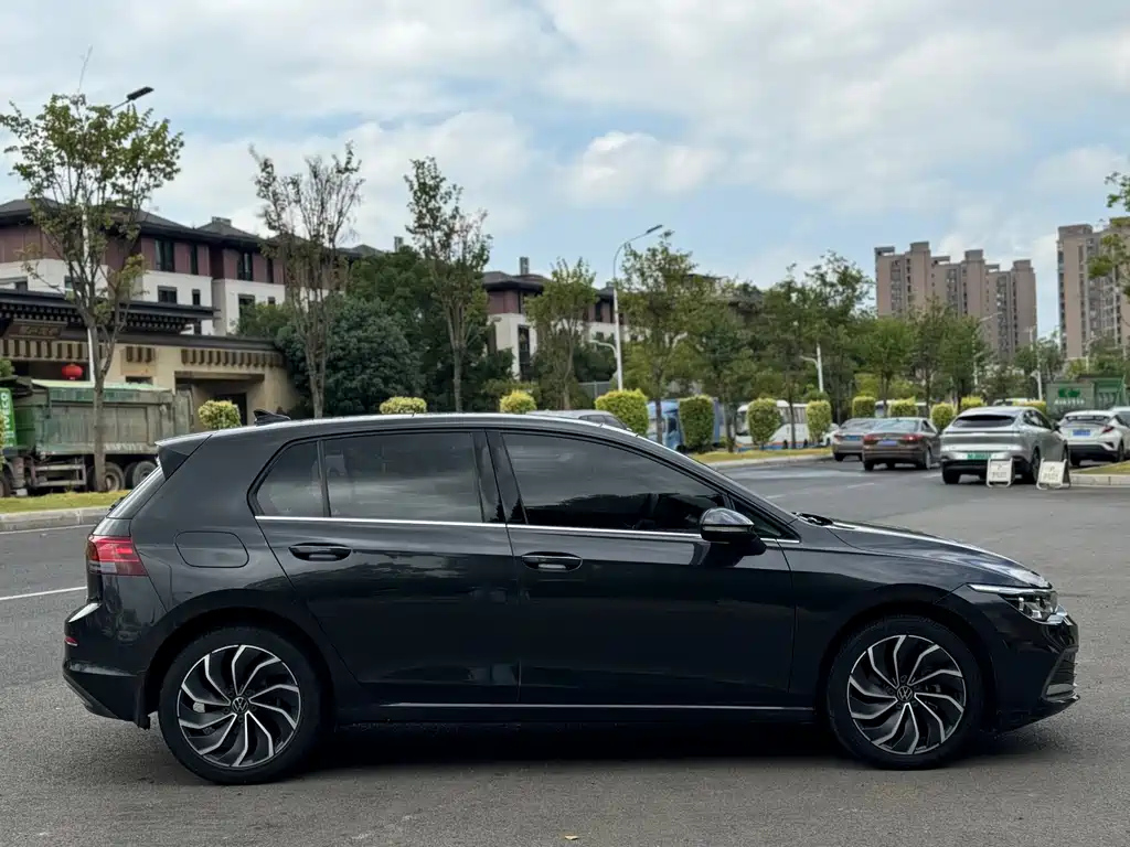 VOLKSWAGEN GOLF 2021