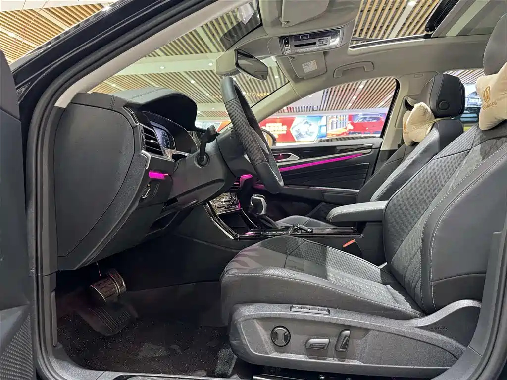 VOLKSWAGEN PASSAT 2024