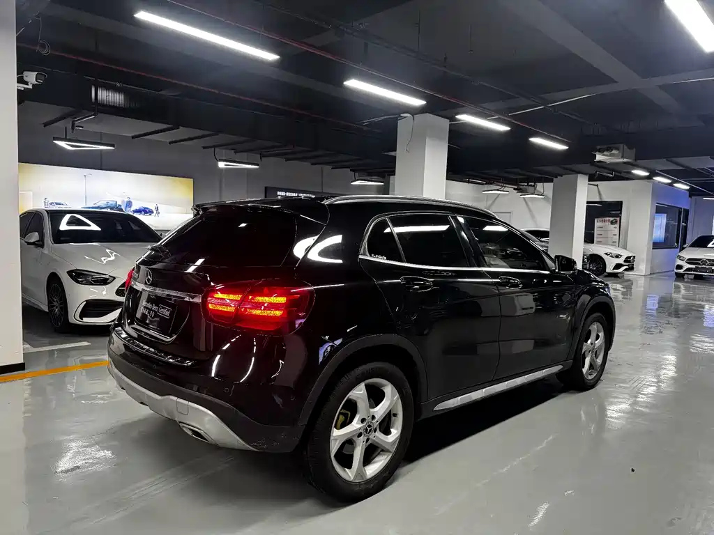 MERCEDES BENZ GLA 2017