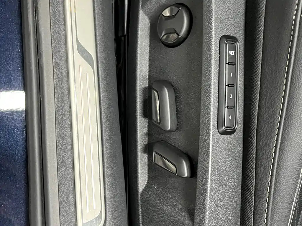 VOLKSWAGEN PASSAT 2023