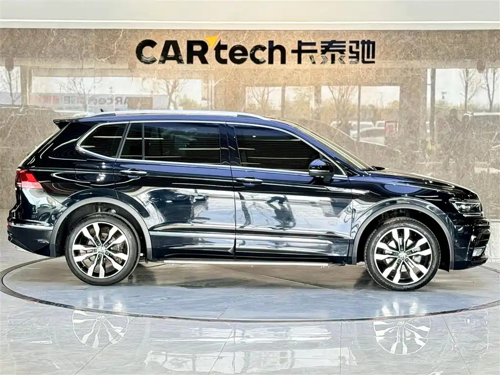 VOLKSWAGEN TIGUAN L 2021