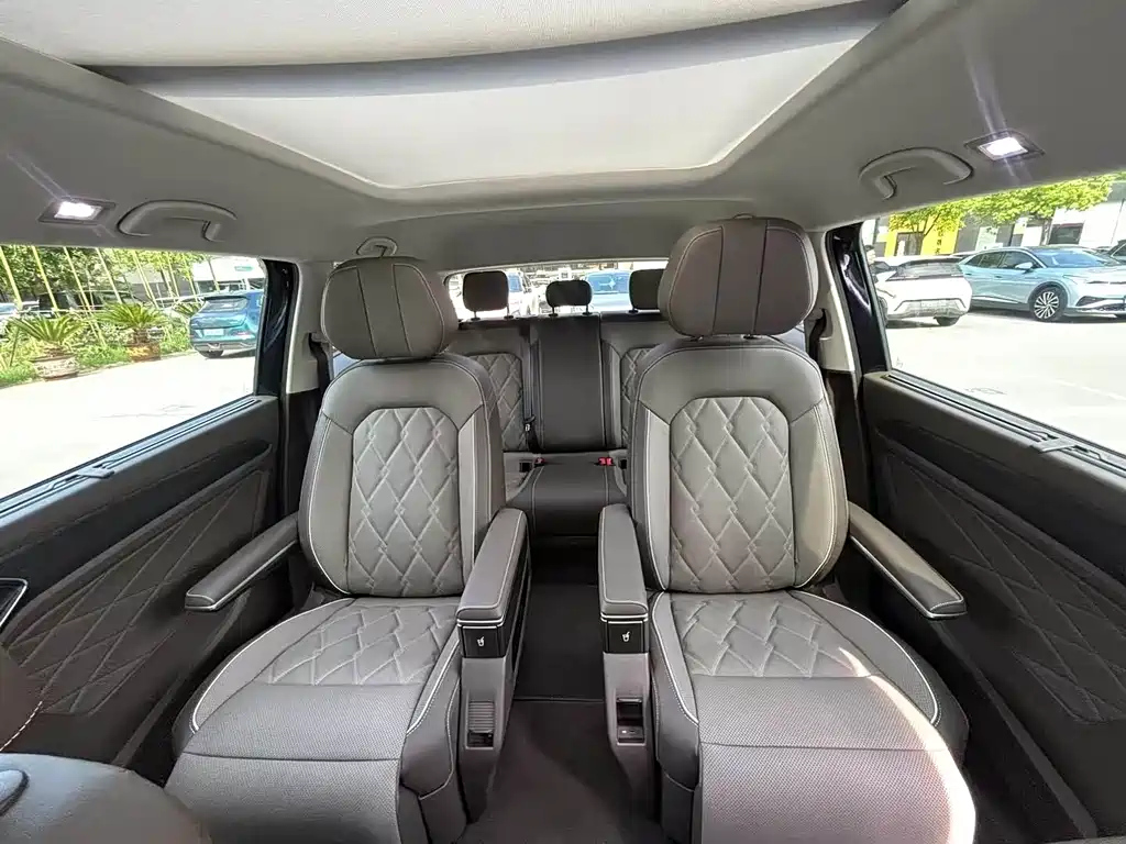 VOLKSWAGEN VILORAN 2024