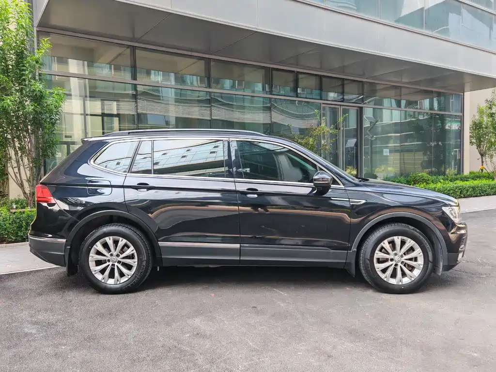 VOLKSWAGEN TIGUAN L 2017