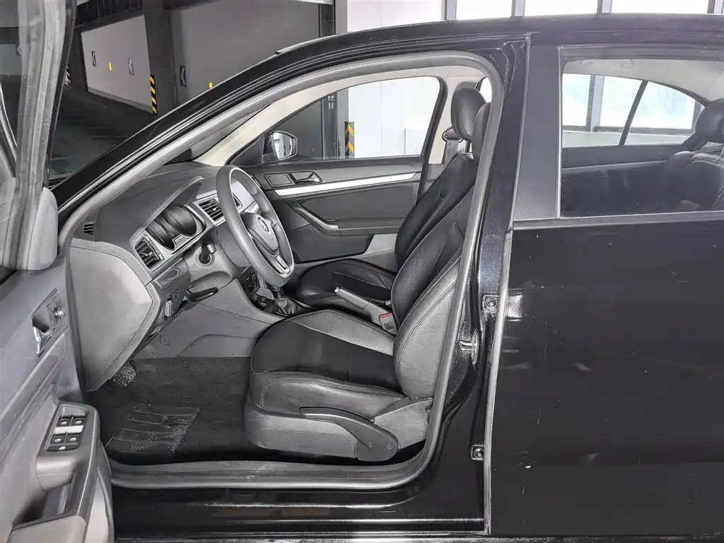 VOLKSWAGEN LAVIDA 2016