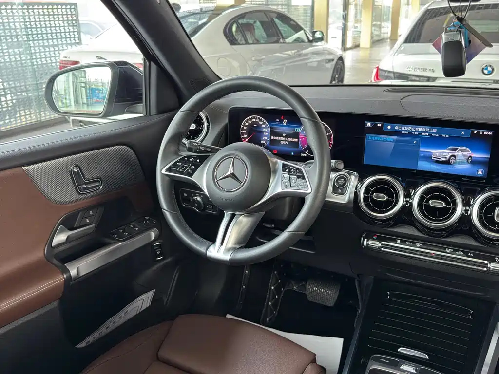 MERCEDES BENZ GLB 2024