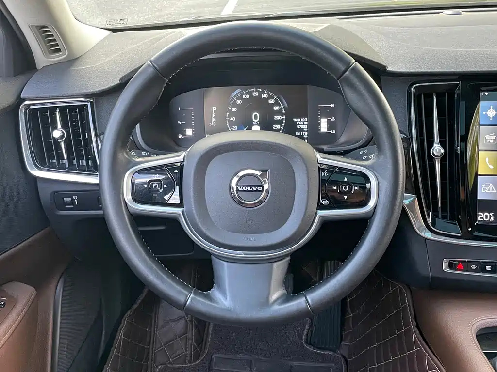 VOLVO S90 2017
