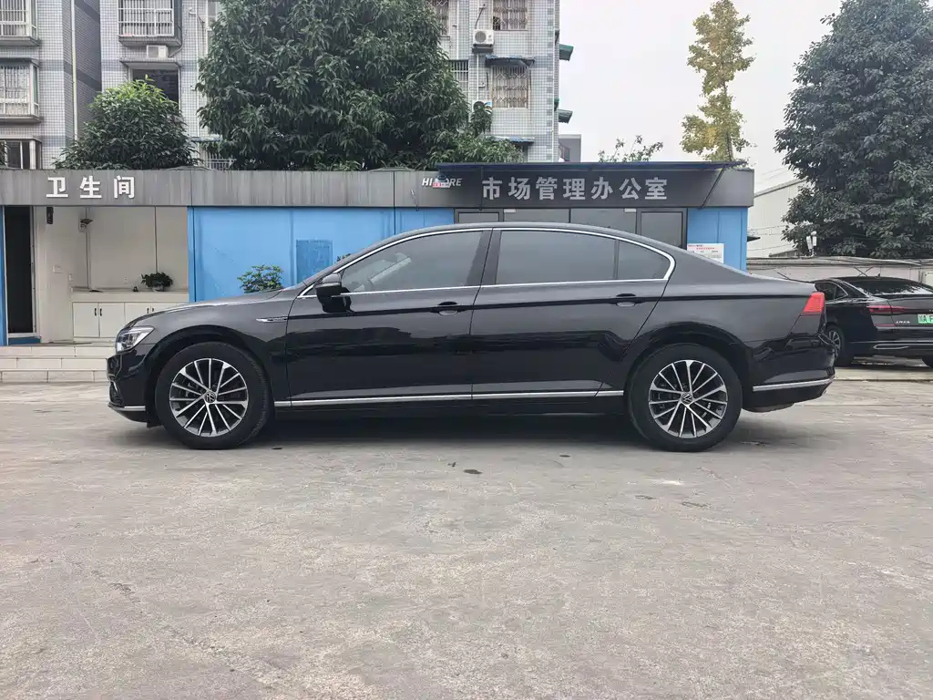 VOLKSWAGEN MAGOTAN 2020