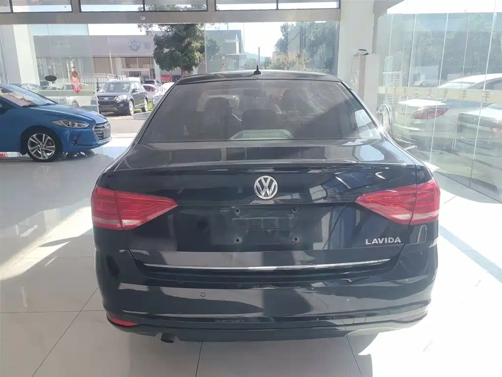 VOLKSWAGEN LAVIDA 2016