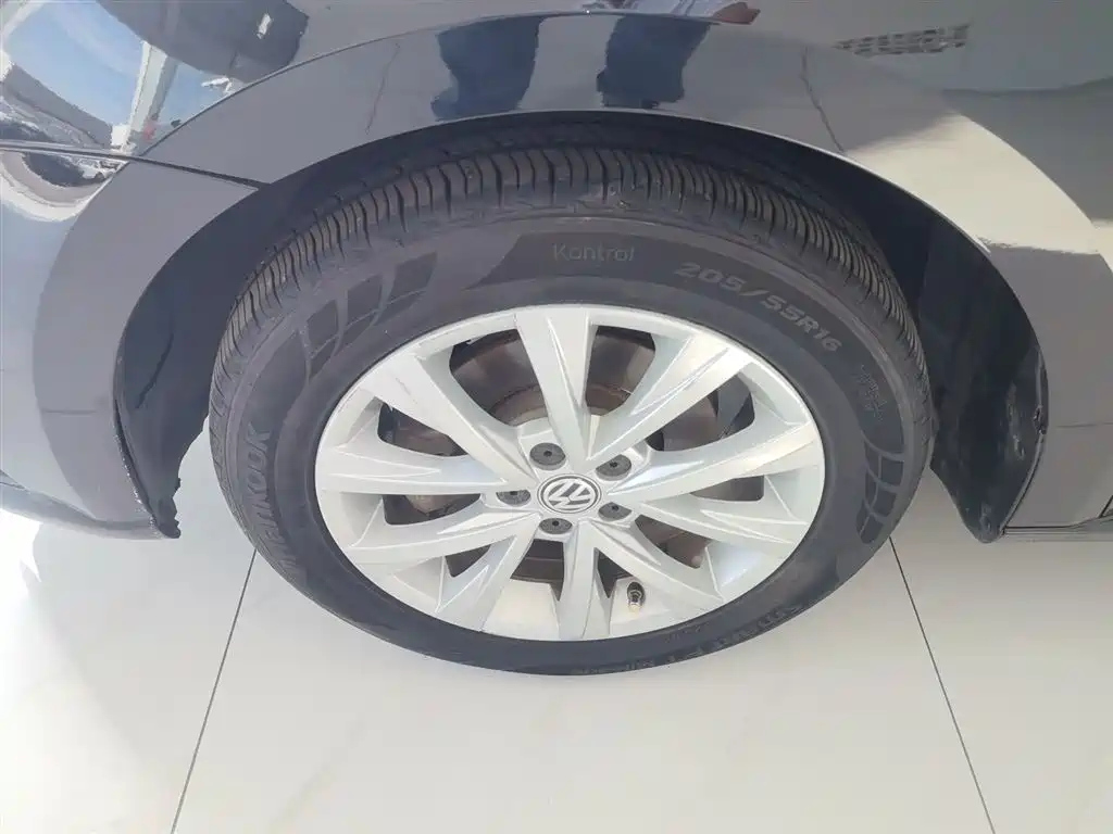 VOLKSWAGEN LAVIDA 2016