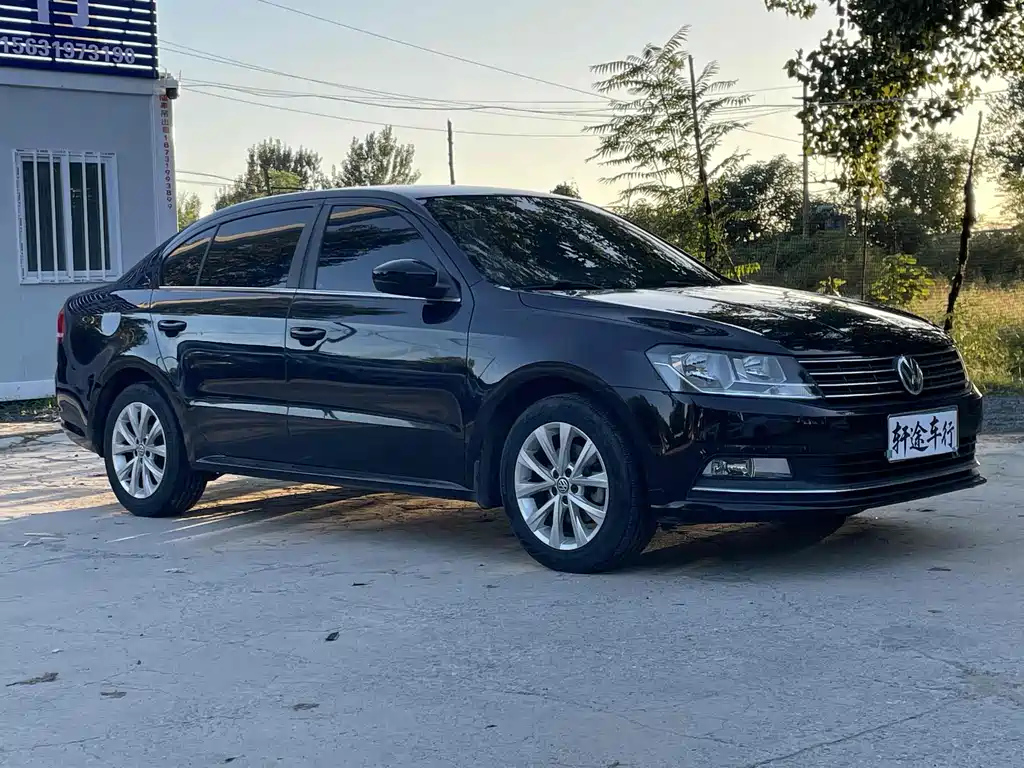 VOLKSWAGEN LAVIDA 2016