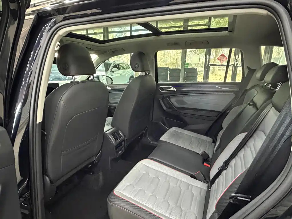 VOLKSWAGEN TIGUAN L 2021