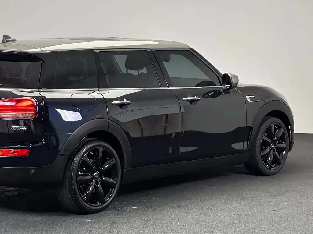 MINI CLUBMAN 2023