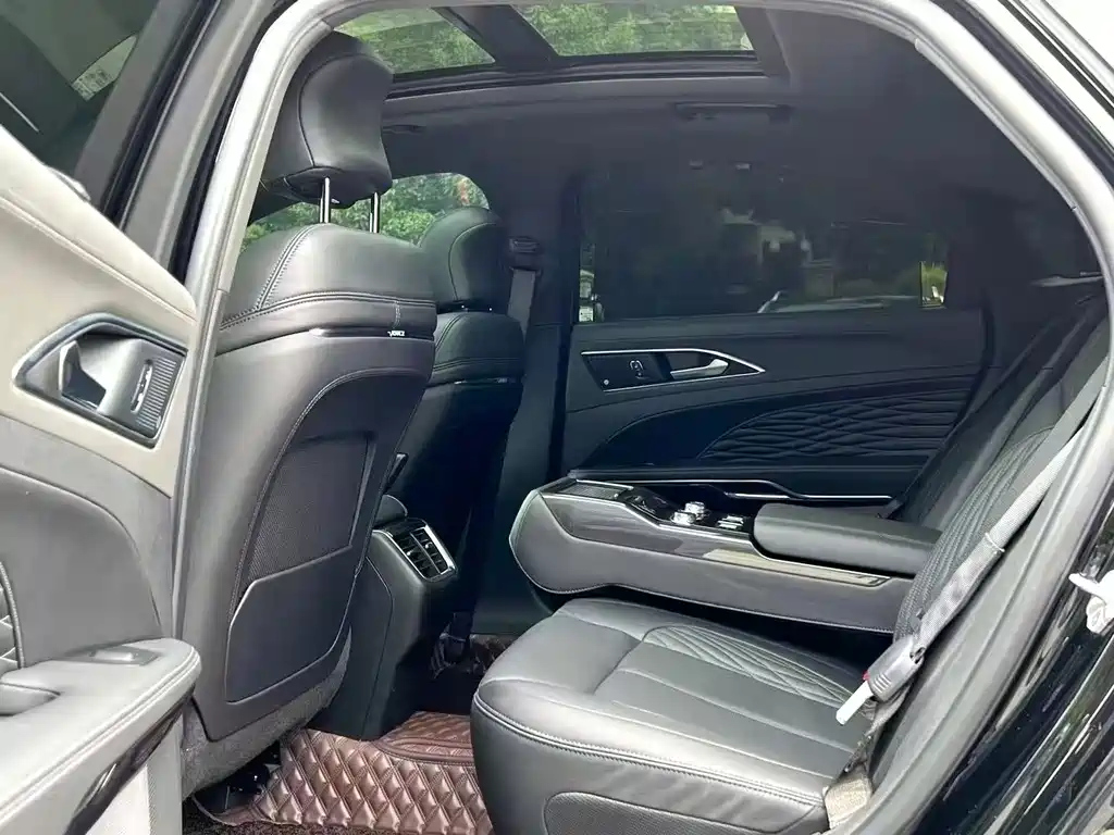 FORD TAURUS 2019