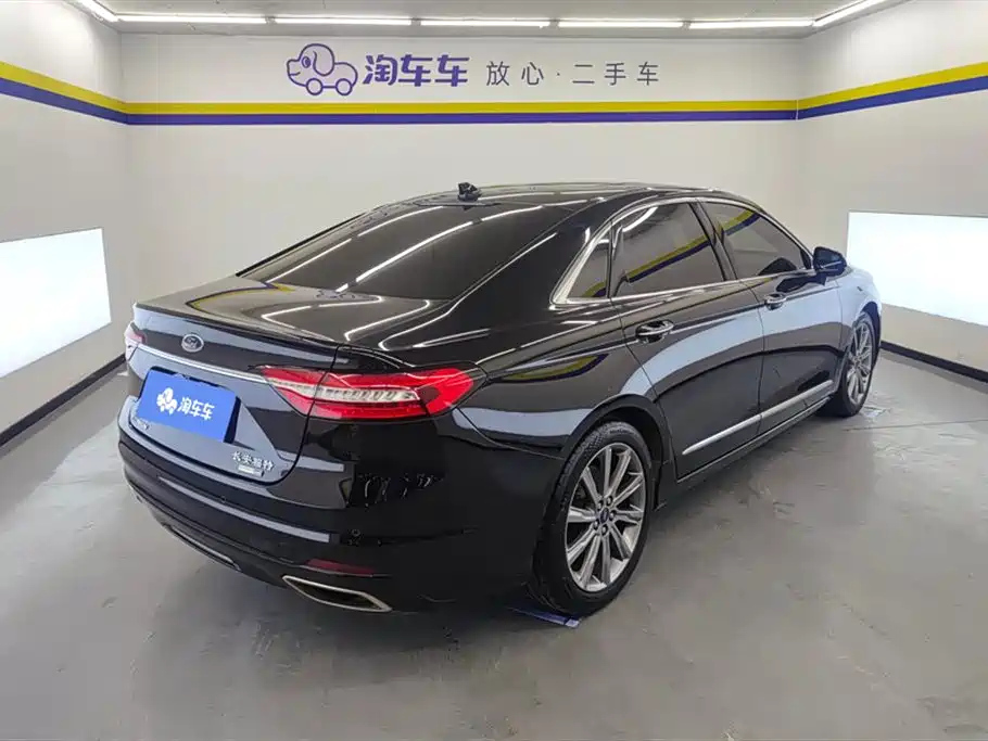 FORD TAURUS 2019