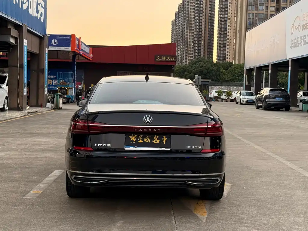 VOLKSWAGEN PASSAT 2025