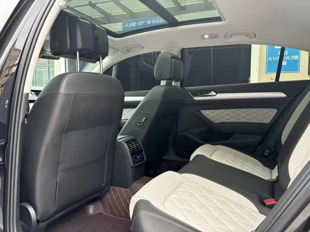 VOLKSWAGEN MAGOTAN 2025