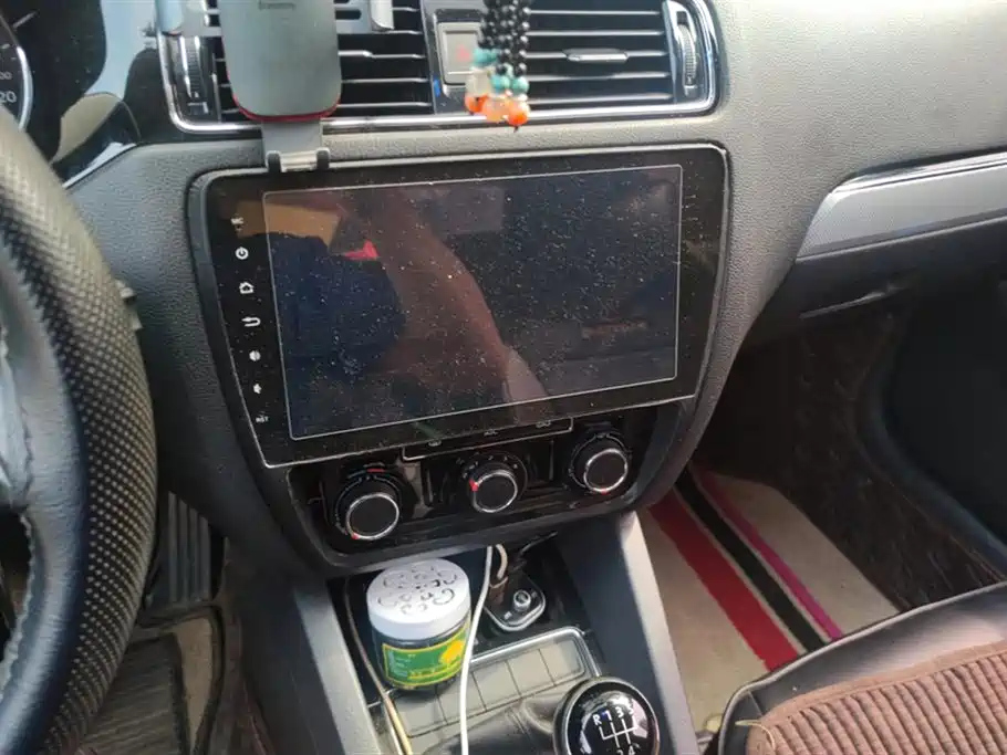 VOLKSWAGEN SAGITAR 2015